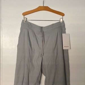 WMSN NWT LULULEMON DANCE STUDIO CROPS SIZE 10